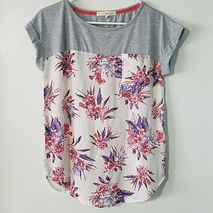Short sleeve floral top size medium